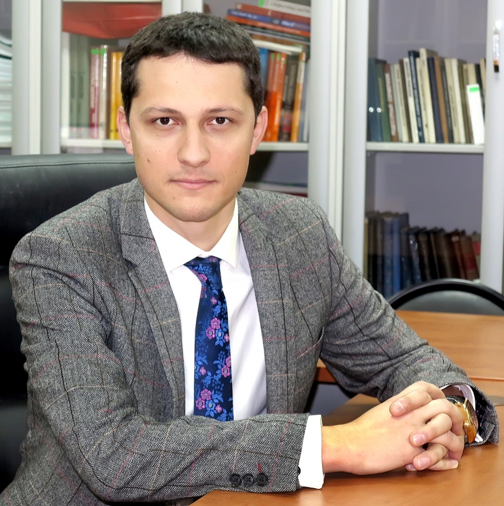 ВЕСЕЛОВ АЛЕКСЕЙ ВИКТОРОВИЧ Руководитель отдела по организационной работе и развитию колопроктологической службы ФГБУ «ГНЦК им. А.Н. Рыжих» Минздрава России, кандидат медицинских наук 