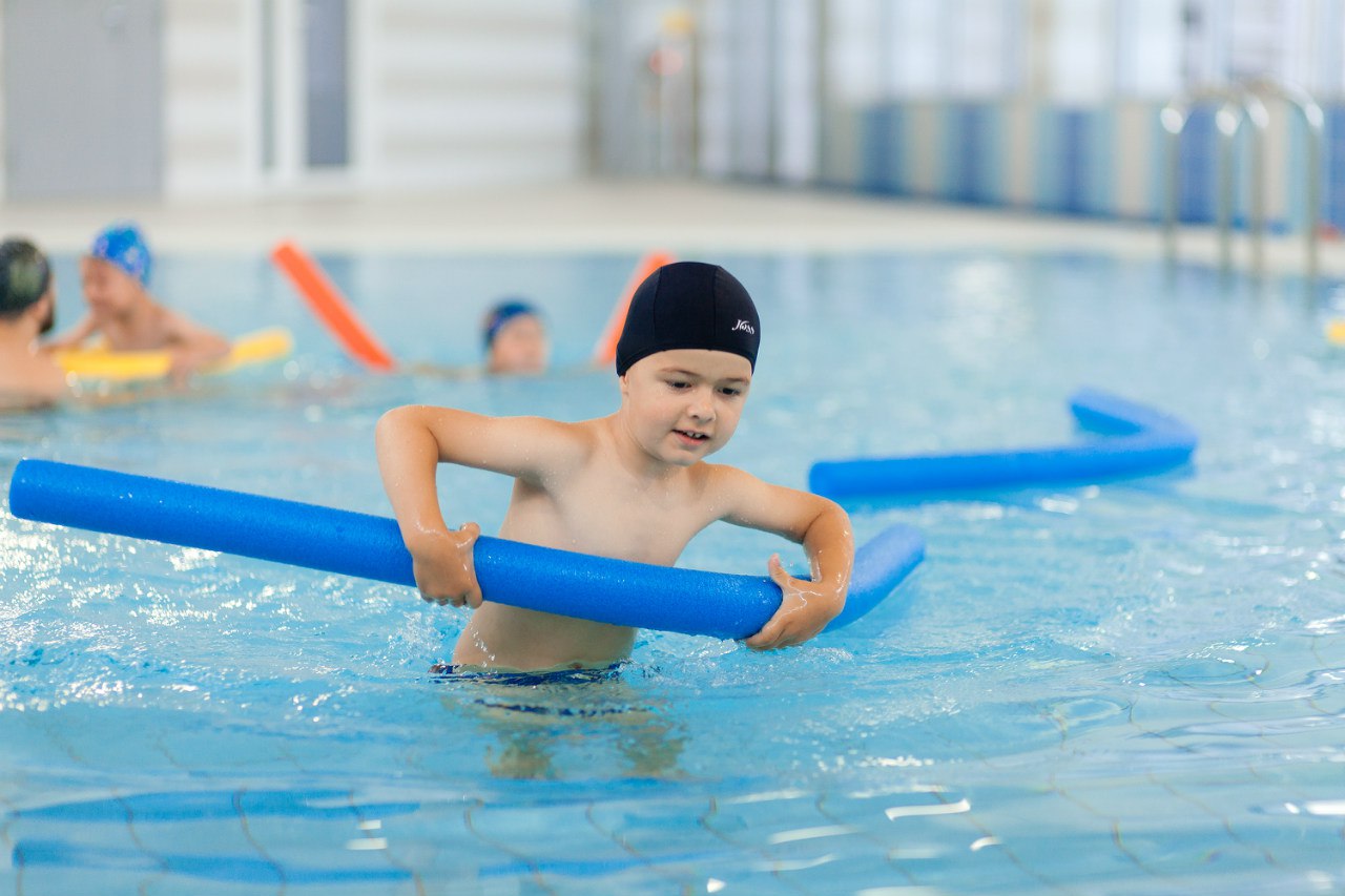 Упражнения для бассейна для детей. Дети в бассейне. Детские плавательные бассейны. Занятия в бассейне для детей. Оздоровительное плавание для детей.