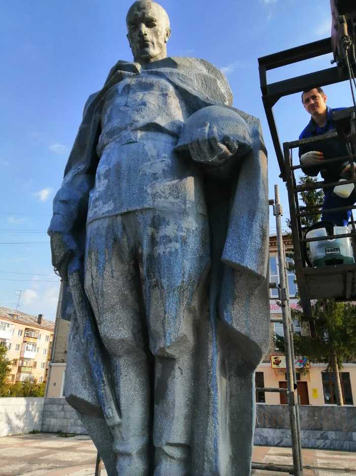 Ремонтно-восстановительные работы скульптуры Неизвестному Солдату. г. Полевской