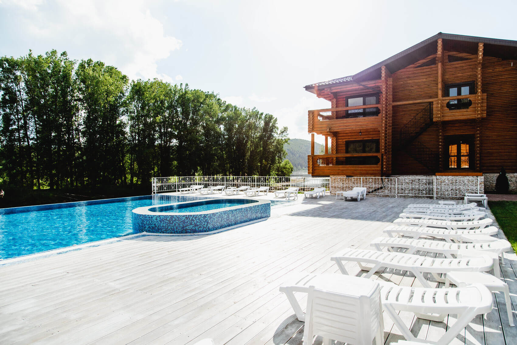 Горный воздух павловка. Озеро ильмурзино уфа. Голден кей красный ключ турбаза. Дома отдыха башкирии с бассейном. Термотория уфа максимовка бани.