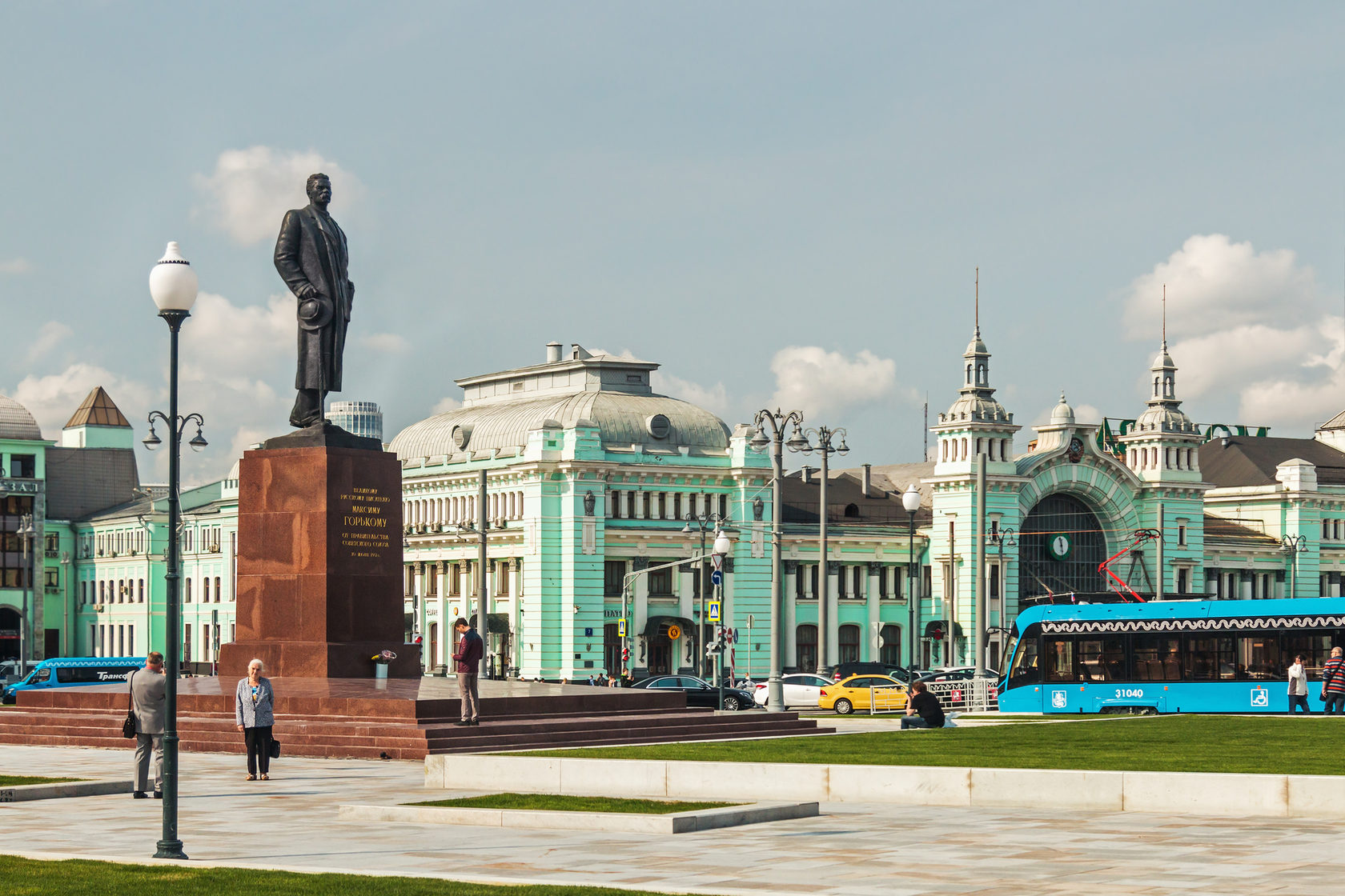 белорусский вокзал памятник