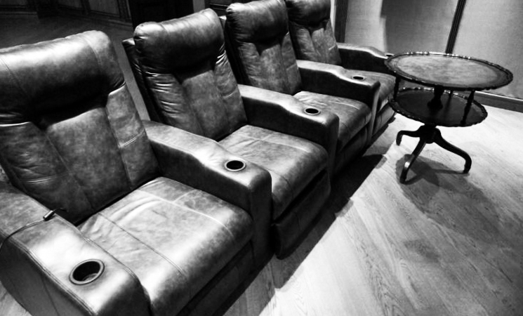 acoustic word, мир акустики, домашний кинотеатр, кино, кинотеатр, фильм, звук, колонки, стойка, строительство, экран, диван, индивидуальный, семейный кинотеатр, попкорн, отдых, заказ мебели, инсталляция, обучение, LP проигрыватели, система умный дом, кабель на заказ, мебель на заказ, Трейд-Ин, рабочий процесс