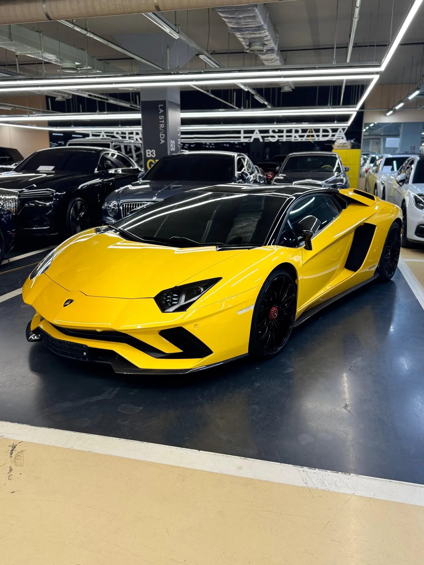 Жёлтый Lamborghini