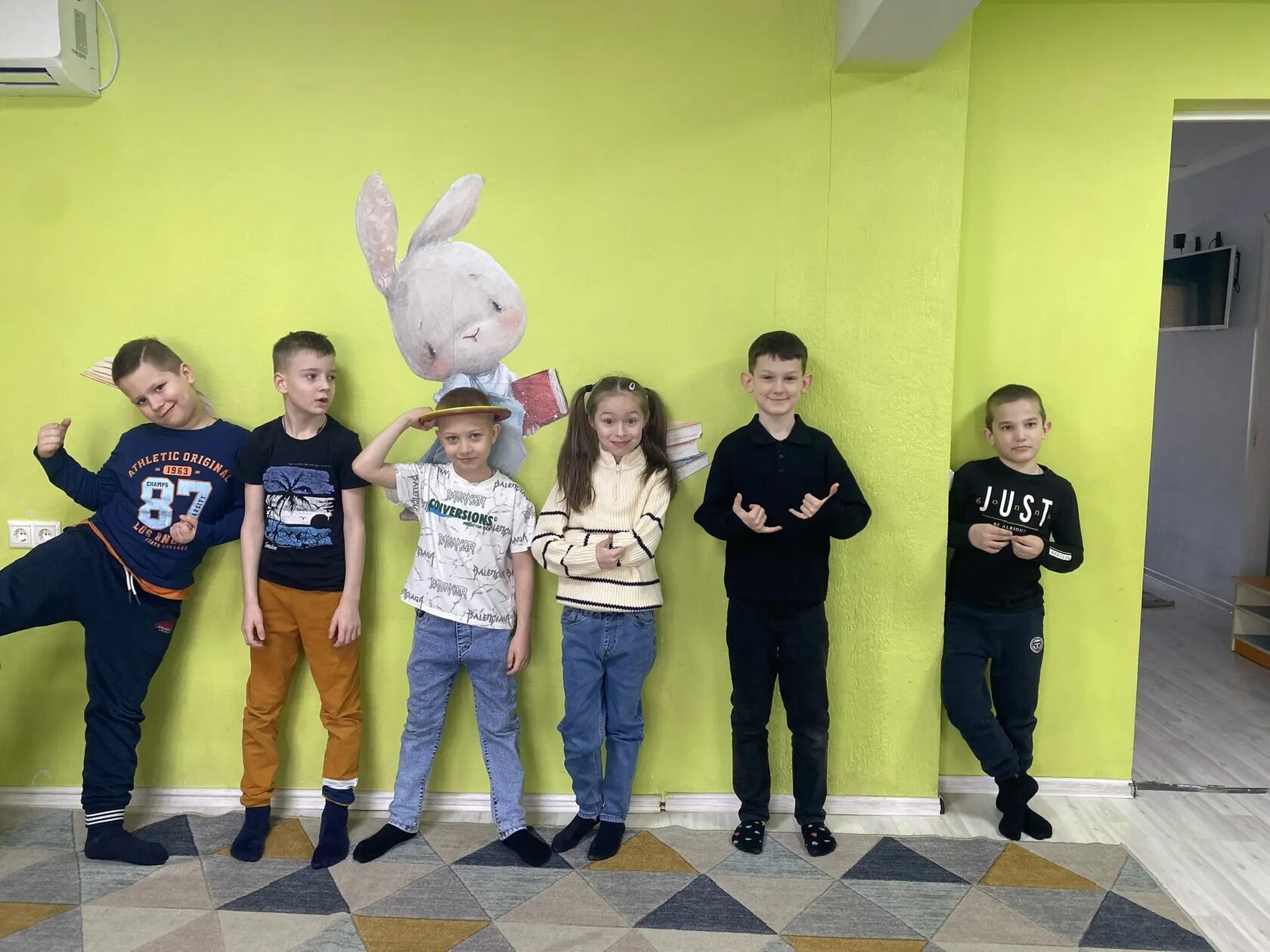 Дети в клубе