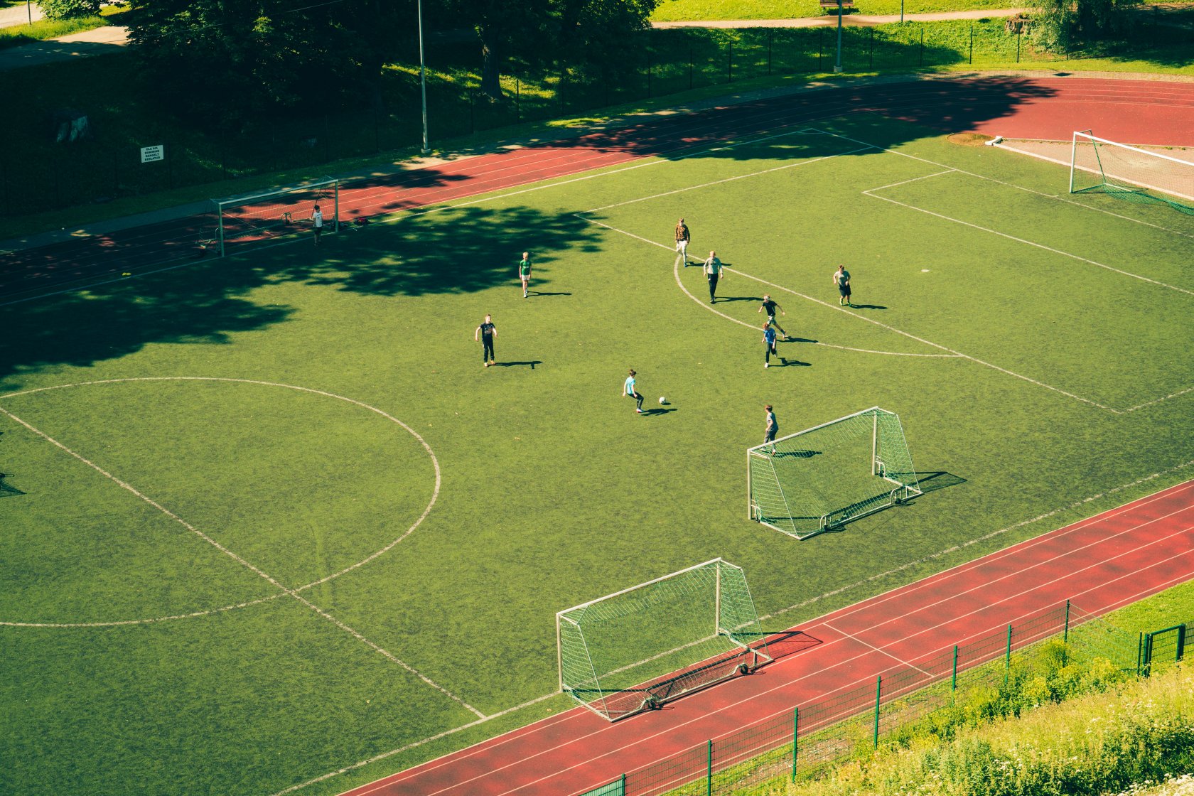 Поле в игре речной. Футбольное поле. Футбольное поле фон. Sport field. Футбольное поле у ворот.