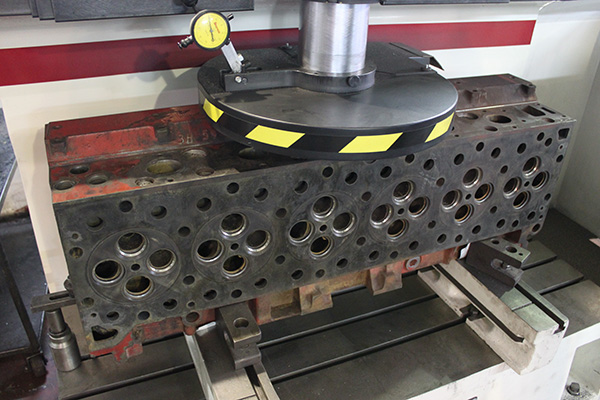 IRKDVS. Обработка привалочной плоскости на головке CUMMINS.