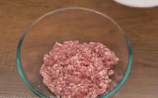 Приготовление мясного хлеба из куриного фарша в духовке: шаг 7