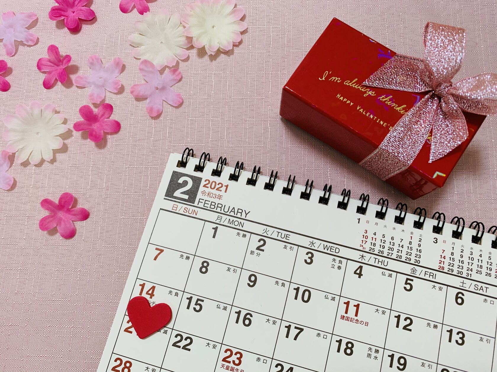 Валентинка из фоамирана DIY МК / Подарок на 14 февраля / Упаковка подарка на День святого Валентина