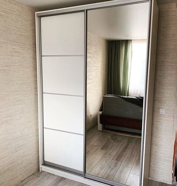 шкаф на заказ с зеркалом