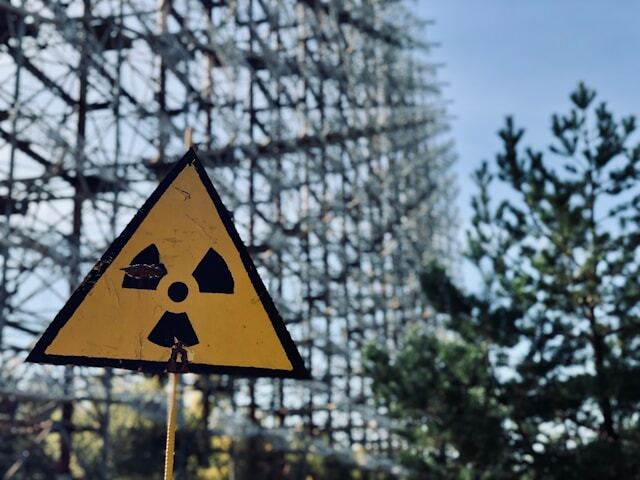 опасность, радиоактивность, токсичность