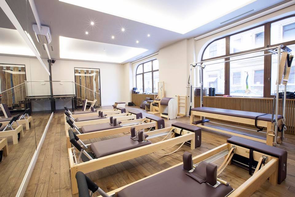Топ боди студио. Top body studio спб. Топ боди студио. Селфридж магазин. Бар боди студия москва.