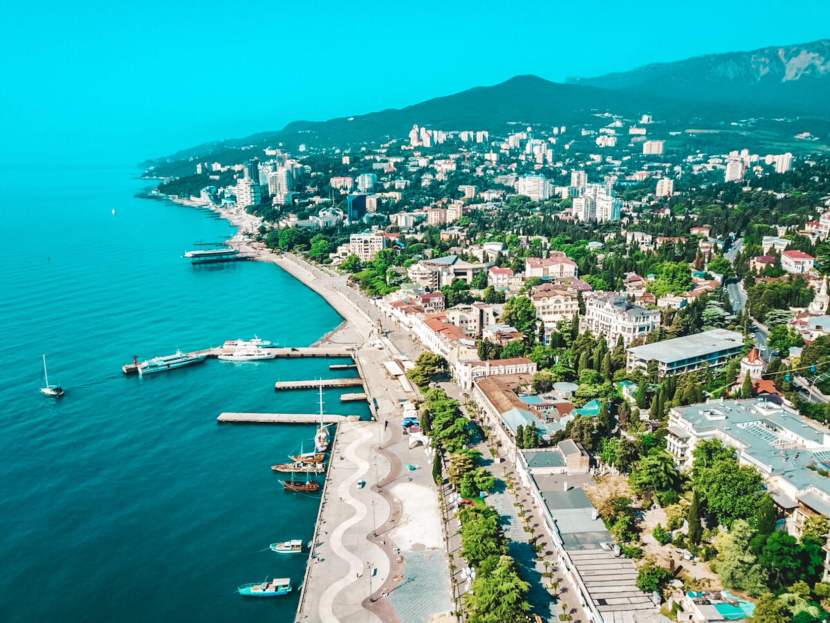 Время в ялте. Ялта столица. Город Ялта Республика Крым. Столичный город Крыма. Ялта центр.