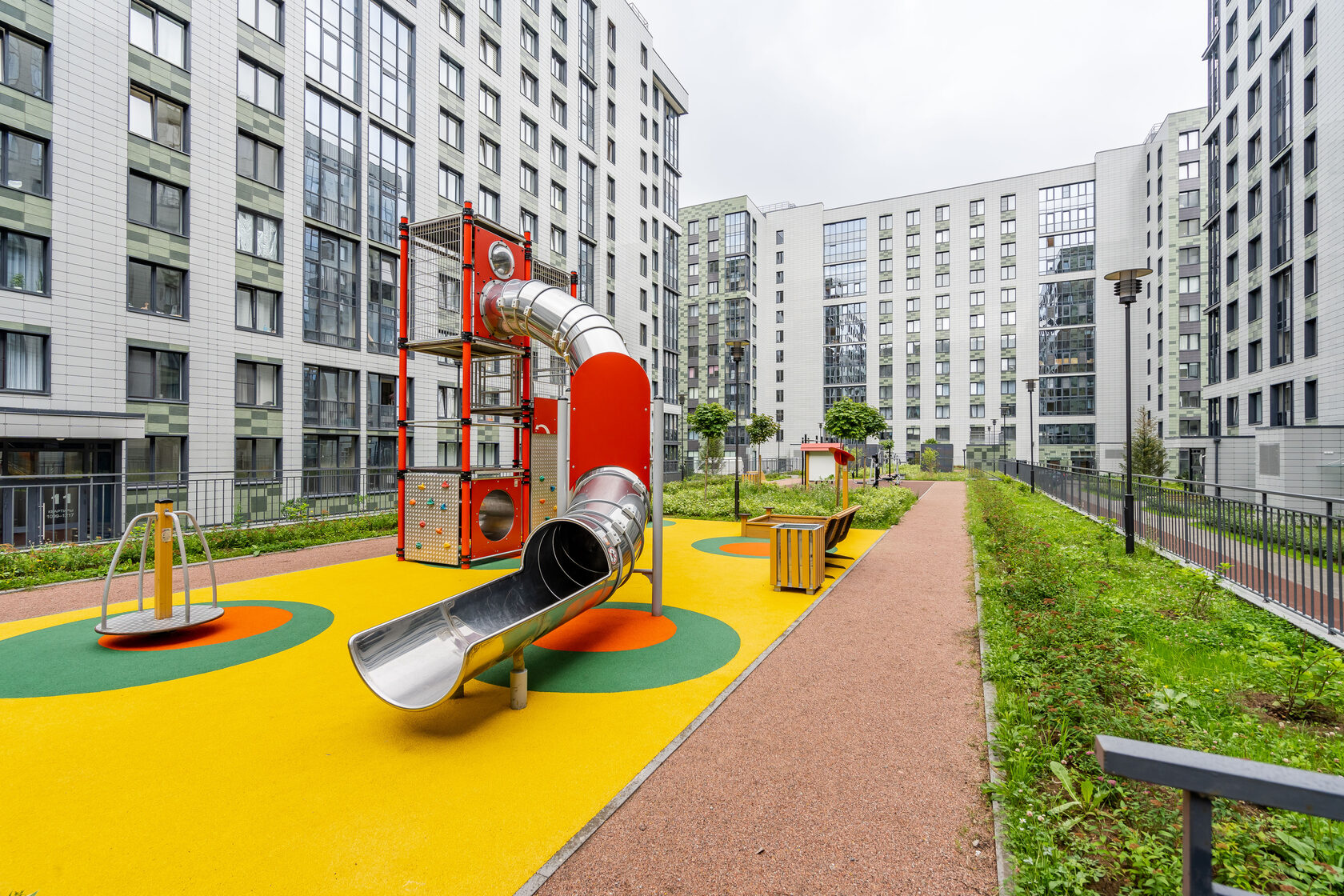 Абрикос обыкновенный плодовые деревья. Декорация стены в спальне. Абрикос мелитоповский ранний. Эмеральд на малой неве. Абрикосовое дерево на подоконнике.