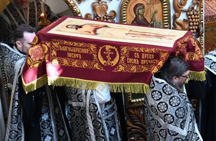 Вынос Плащаницы в храме Страстная пятница 2026.