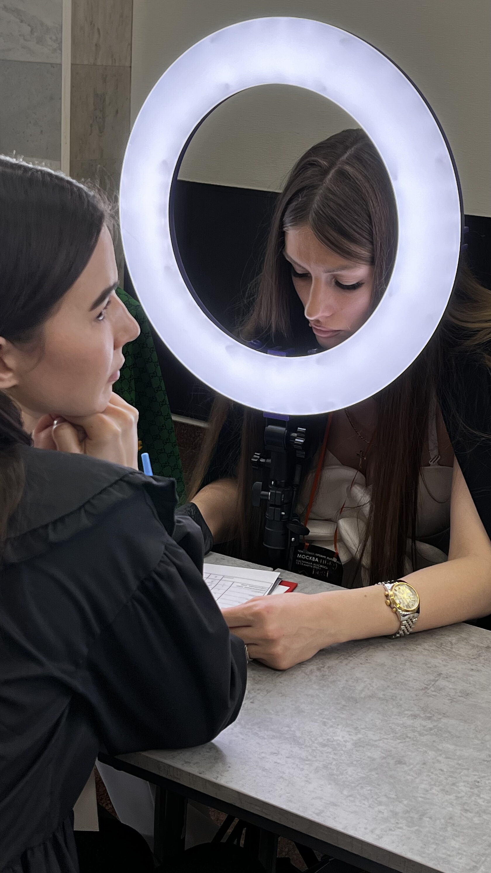 Удаление перманентного макияжа лазером — процесс, окруженный множеством вопросов. Один из самых частых: останутся ли после процедуры корочки, особенно если работу выполняет топовый мастер на дорогом оборудовании?