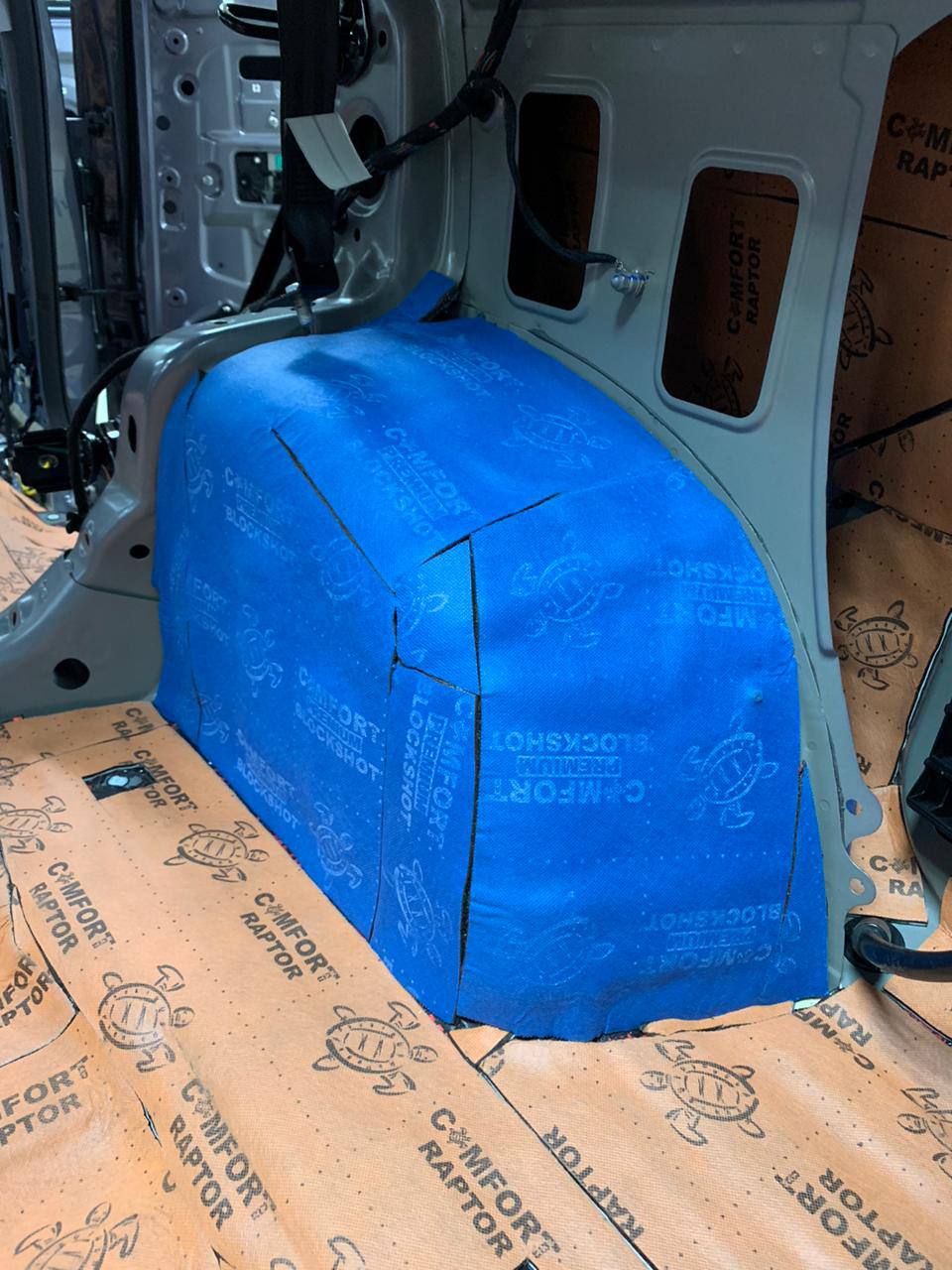 Шумоизоляция автомобиля в Москве