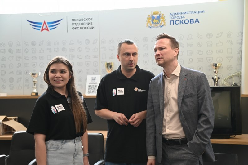дети играют в футбол фиджитал-фестиваль Псков