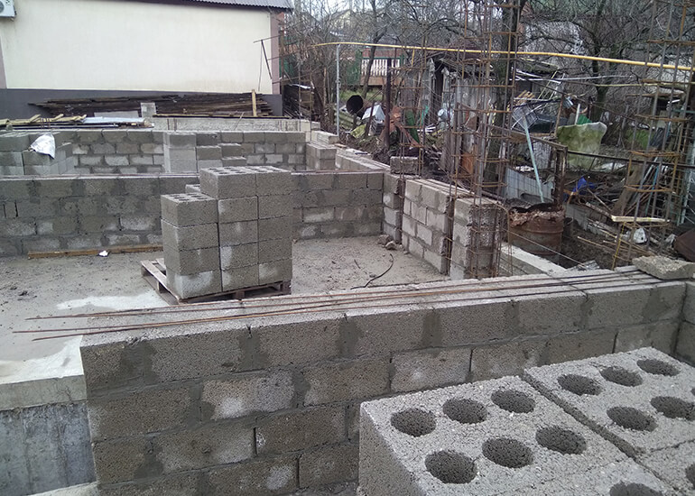 Строительство стен дома в Новороссийске