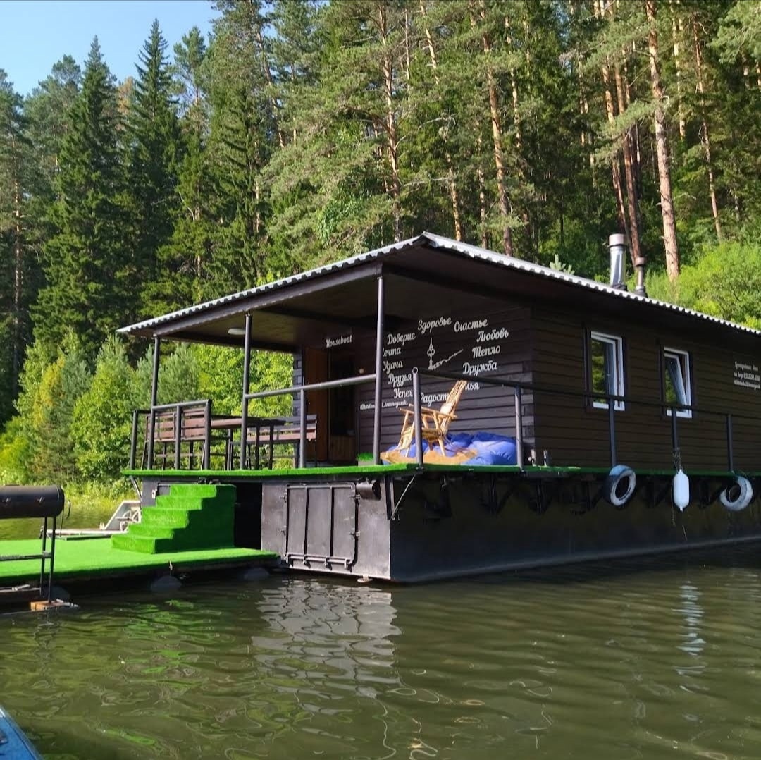 дивногорск набережная 25. дивногорск дома. кедровый причал красноярск. три капитана база отдыха красноярск. базы отдыха красноярск брусника.