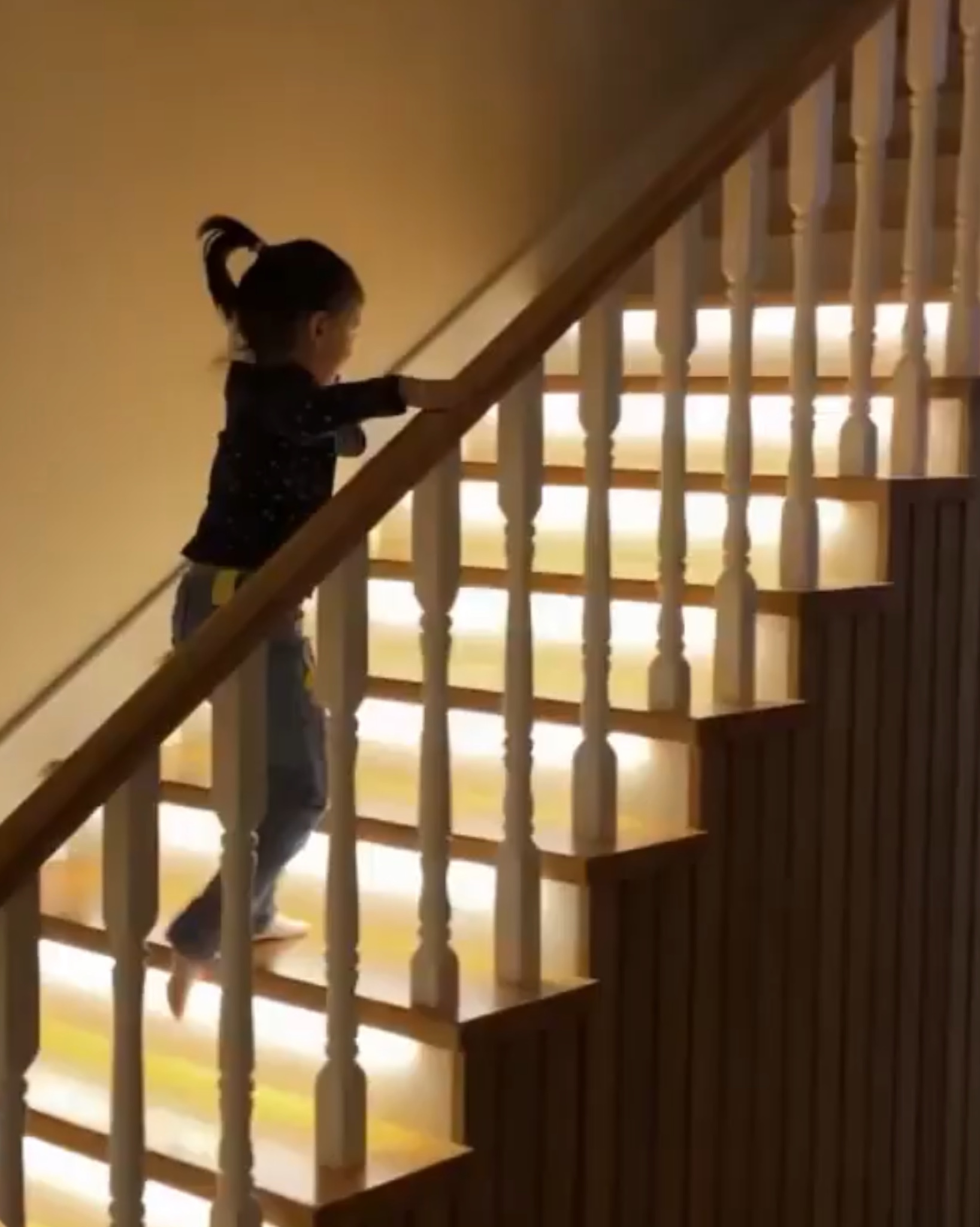 Отделка металлической лестницы деревом и облицовка лестниц из металла ...