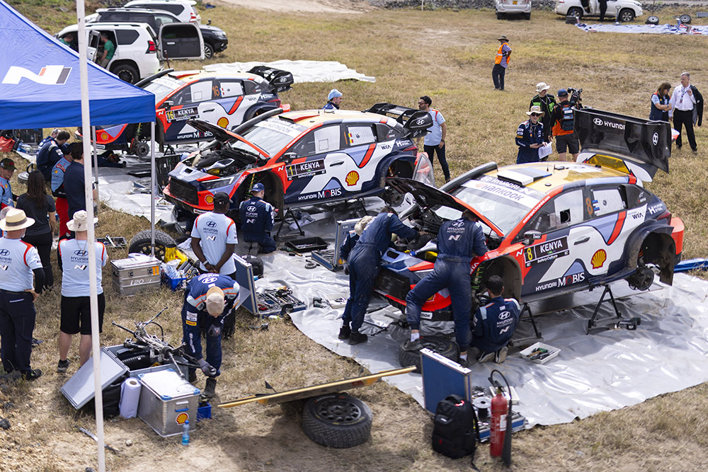 Сервис-парк команды Hyundai, шейкдаун ралли Сафари 2025 / Фото: Hyundai Motorsport