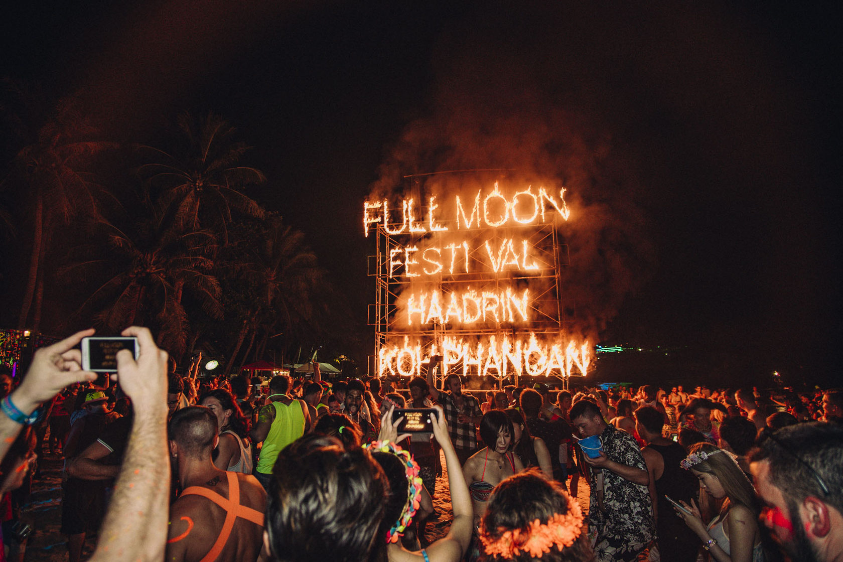 Фулл мун пати панган. Ко Панган фул Мун. Фул Мун пати Тайланд. Панган Full Moon Party. Фулл Мун пати Панган 2019.