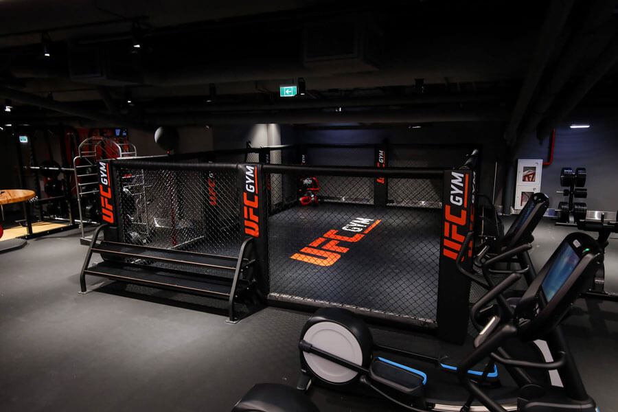 Арена флагман. Юфс Джим Атриум. UFC World class Атриум Gym. UFC Gym Атриум. UFC Gym Арена Плаза.