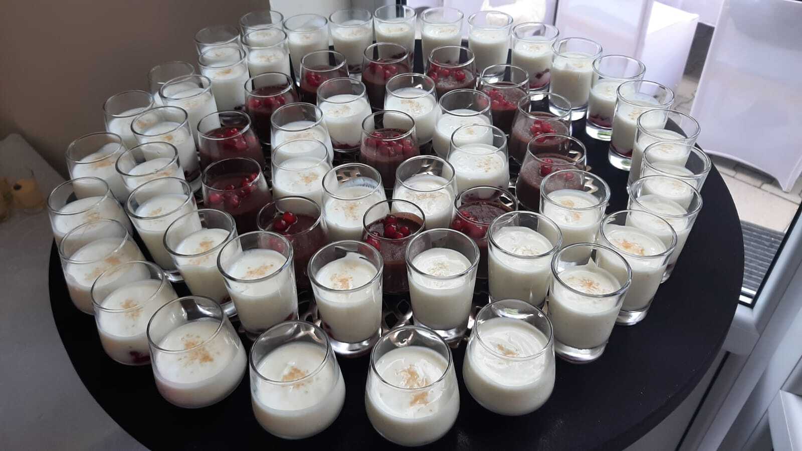 Vegetarischer Neujahrsbrunch in Rheinbreitbach mit saisonalen Speisen, liebevoll angerichtet und gemeinschaftlich genossen
