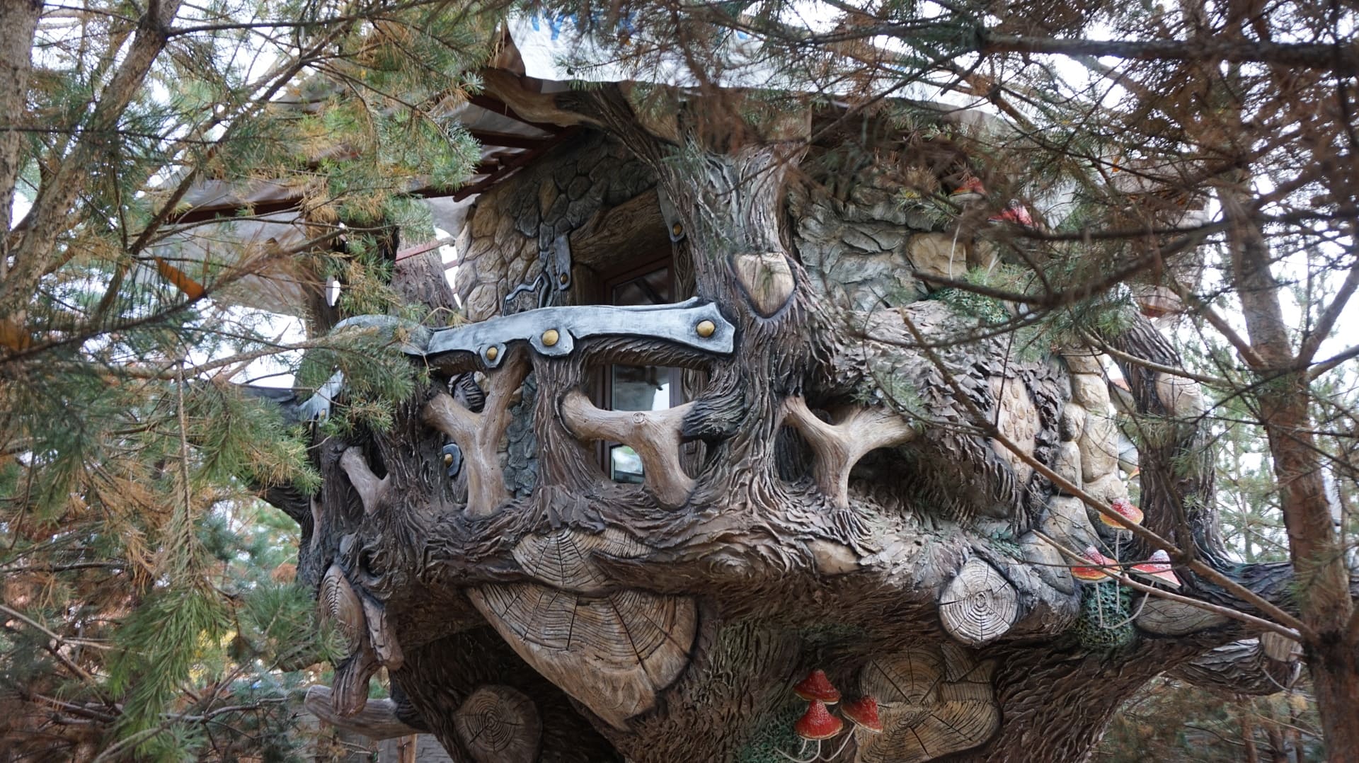 Облицовка фасада дома с имитацией натурального дерева
