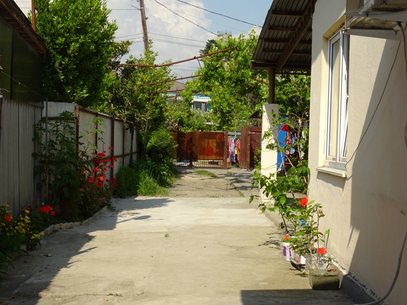 Курортная улица гячрыпш. Р. Леселидзе абхазия. Гечрипш. Гячрыпш абхазия.