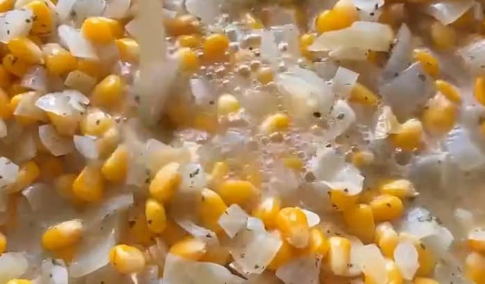 Приготовление кукурузного крем-супа со сливками: шаг 4