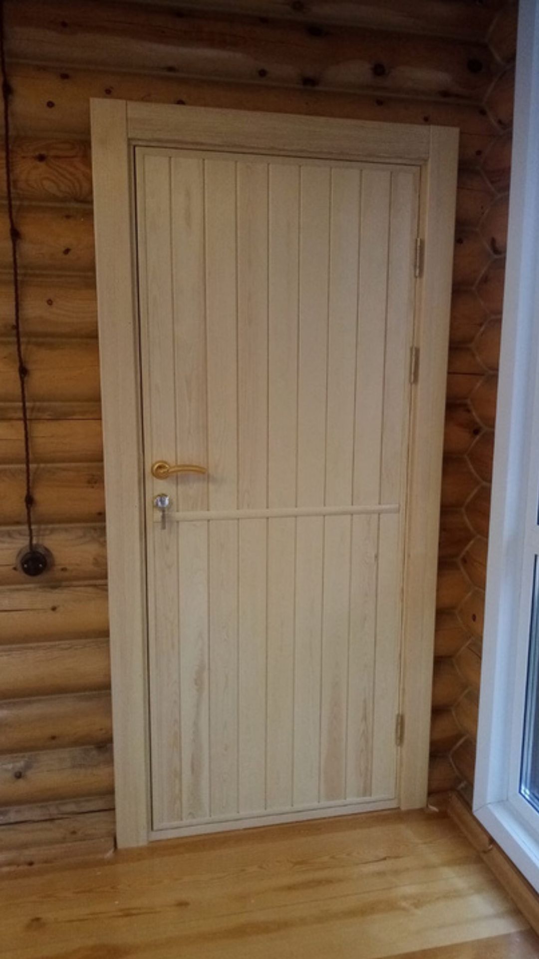 Дверь входная утепленная с фурнитурой сосна