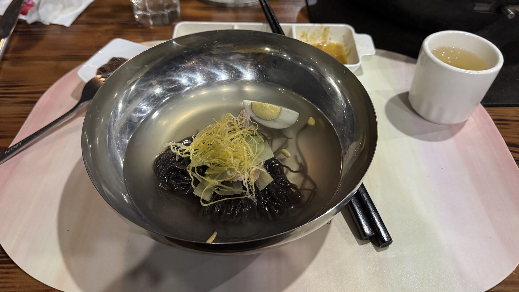 Холодный суп рэнмён (куксу). Пхеньян. КНДР