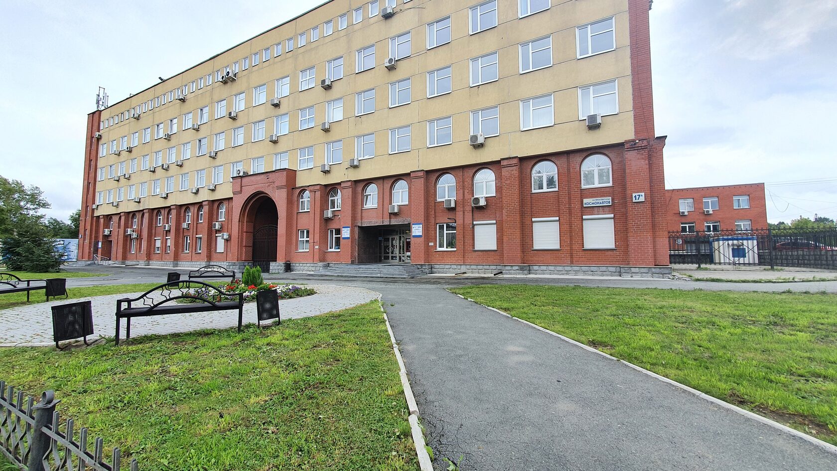 Административное здание ОАО «МРСК Урала», г. Екатеринбург, Август - Октябрь 2020 г. — фото 1
