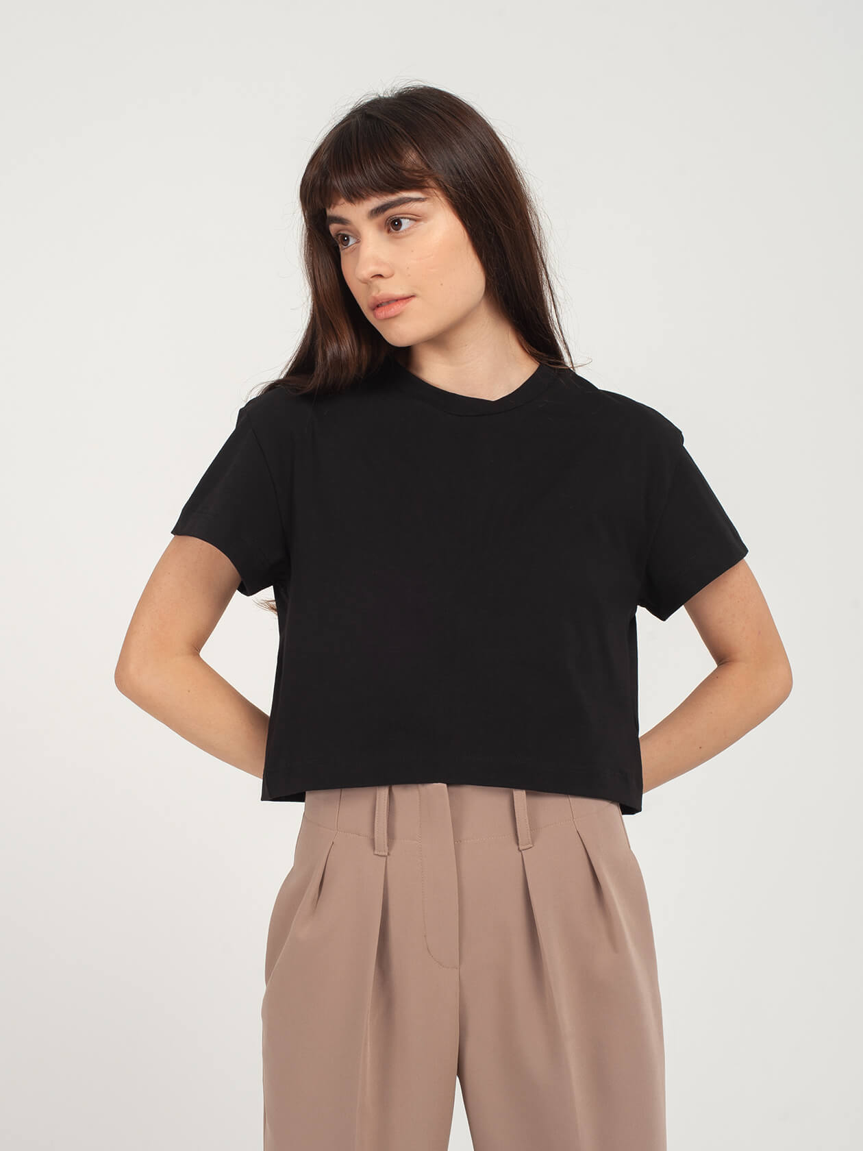 Футболка укороченная чёрная