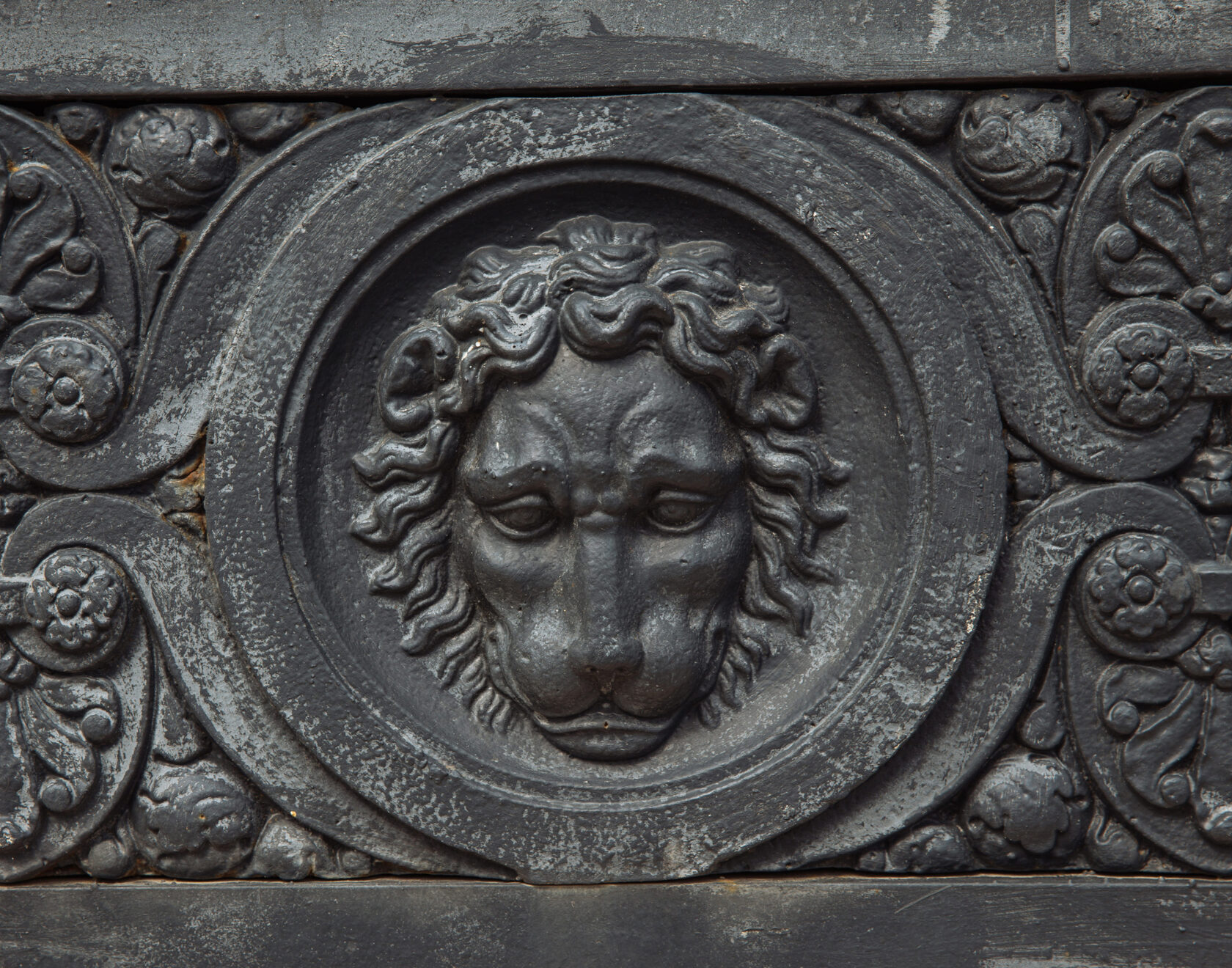 Отлитый в Выксе элемент декора чугунной ограды Провиантских складов