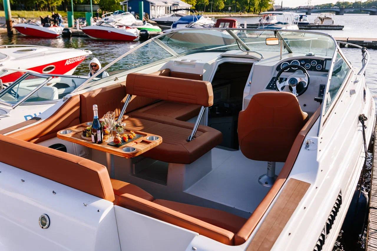 Катер Regal Brown - вид 2