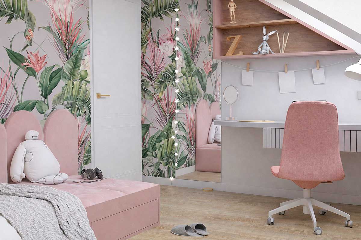 Дизайнерские обои «Аурелия» с тропическими листьями в интерьере детской комнаты с розовой мебелью и рабочей зоной