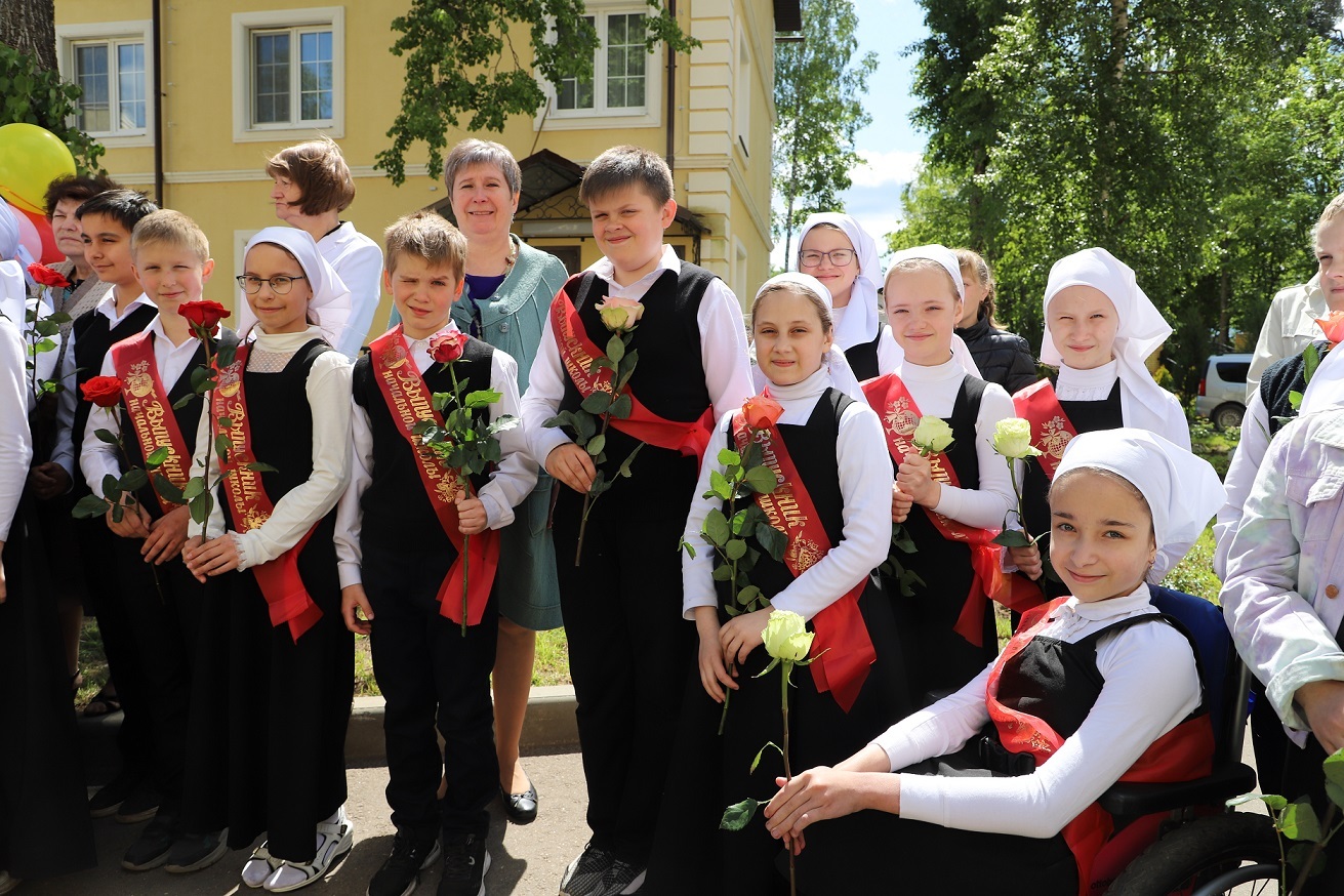 Богородицком житенном женском монастыре. Богородицкий Житенный монастырь Осташков. Богородицкий Житенный женский монастырь тонцевальный колектив. Последний звонок. Последний звонок 2023.