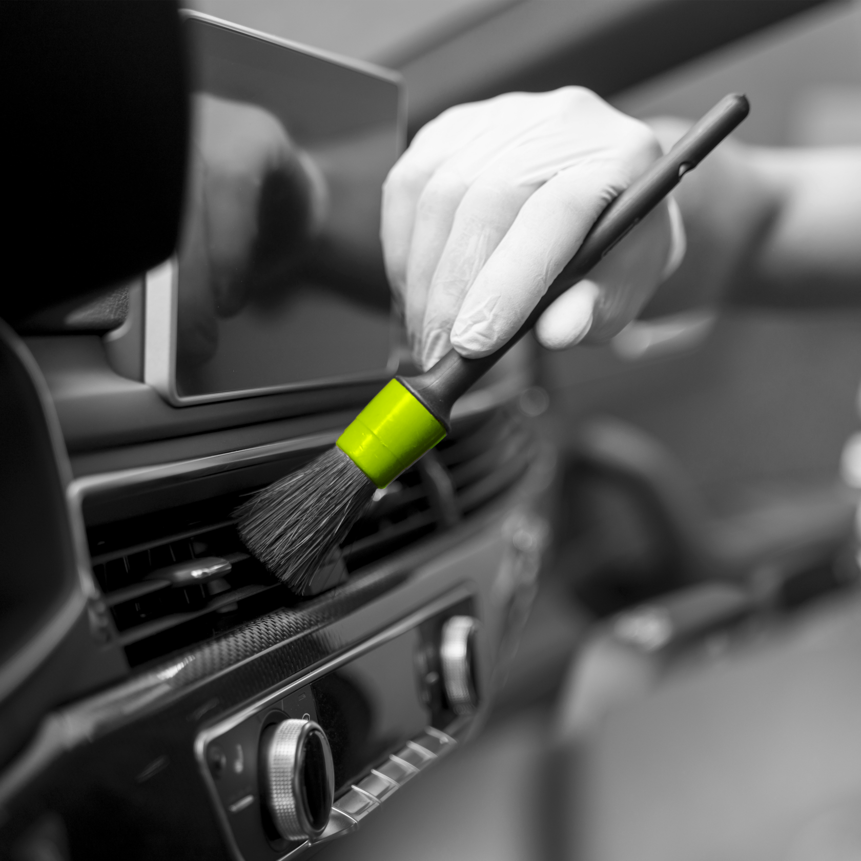 Шиномонтаж и сезонное хранение колес Детейлинг-центр автомобилей в Москве