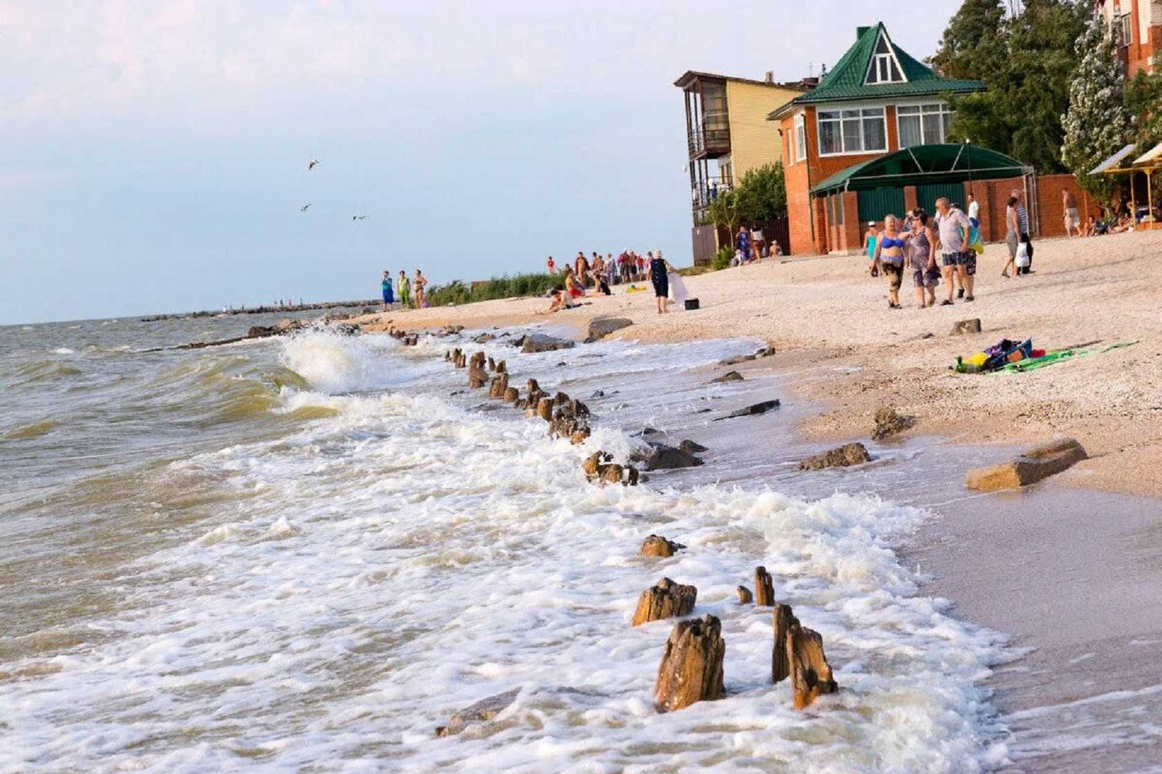 Курортные города на азовском море. Ейск курорты Азовского моря. Берег Азовского моря Ейск. Курортный городок Ейск. Курорты Азовского моря 2020 Ейск.