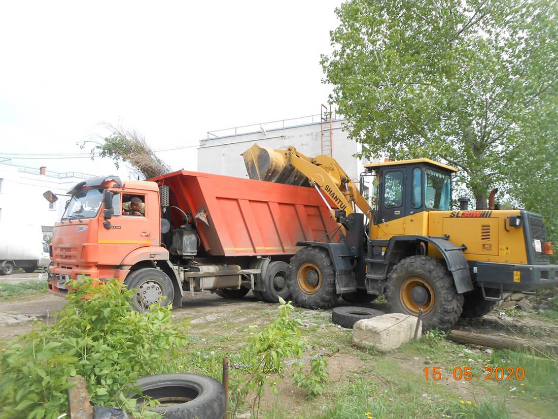 Уборка листвы в Москве цены на уборку листьев CleaningMoscow