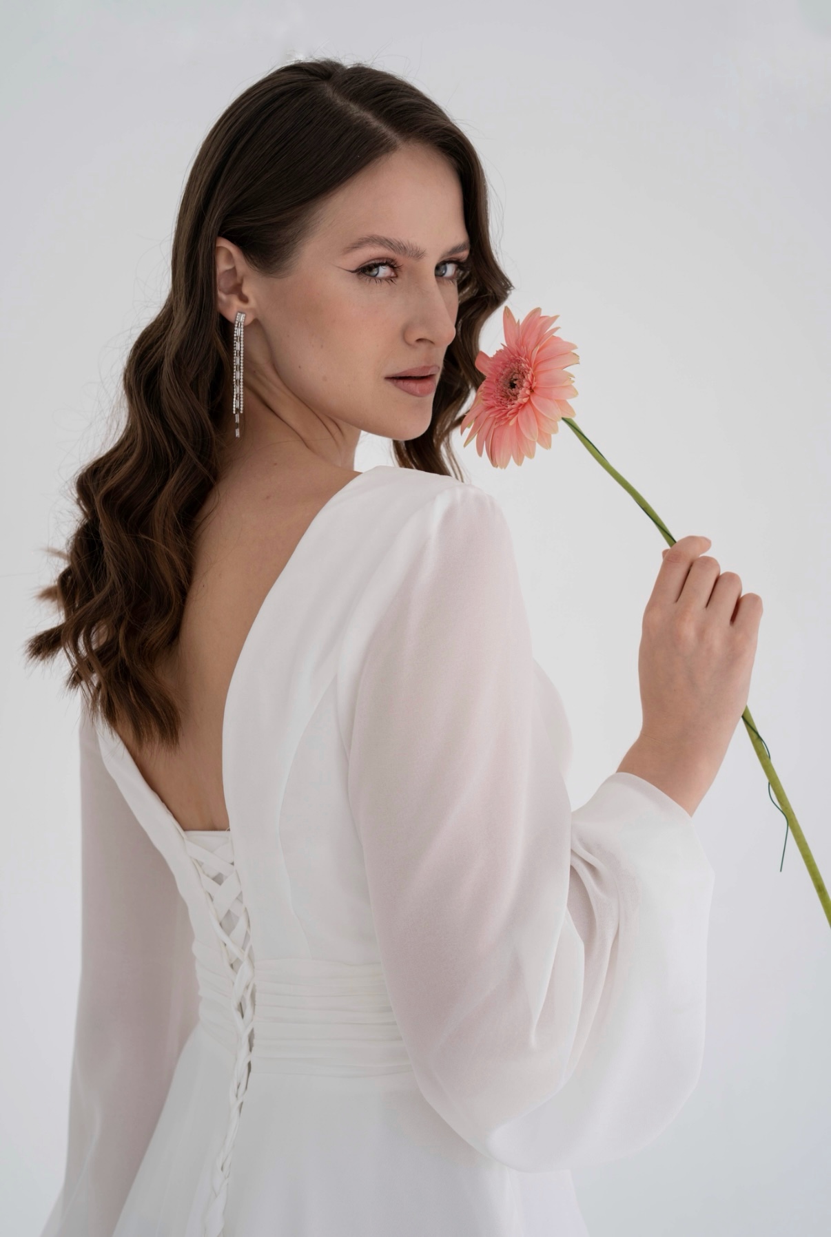 Свадебное платье в стиле минимализм Батайск прокат