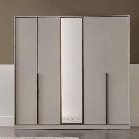 Шкаф с распашными дверями