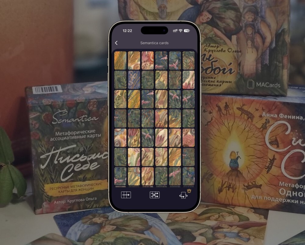 Экран приложения Semantica cards с картами из разных колод