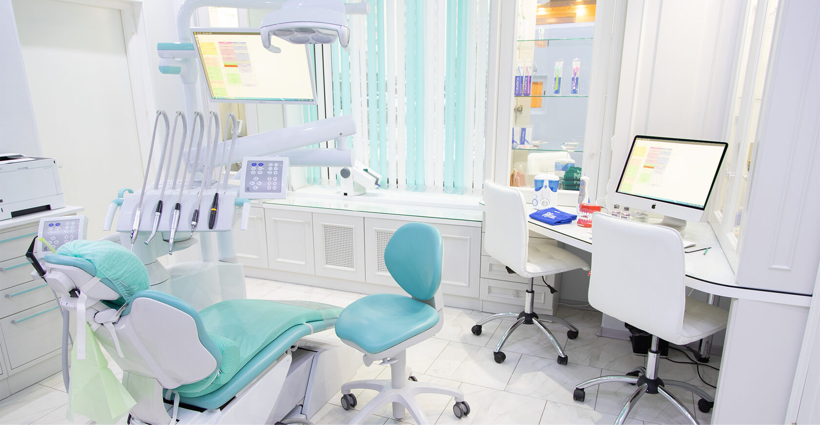 Топ клиник Санкт-Петербурга по имплантации зубов: контакты, цены, особенности работы