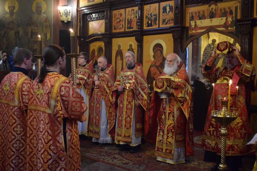 церковь на чернево красногорск. храм успения в красногорске. успенский храм красногорск внутри. храм успения в красногорске. успенская церковь красногорск.
