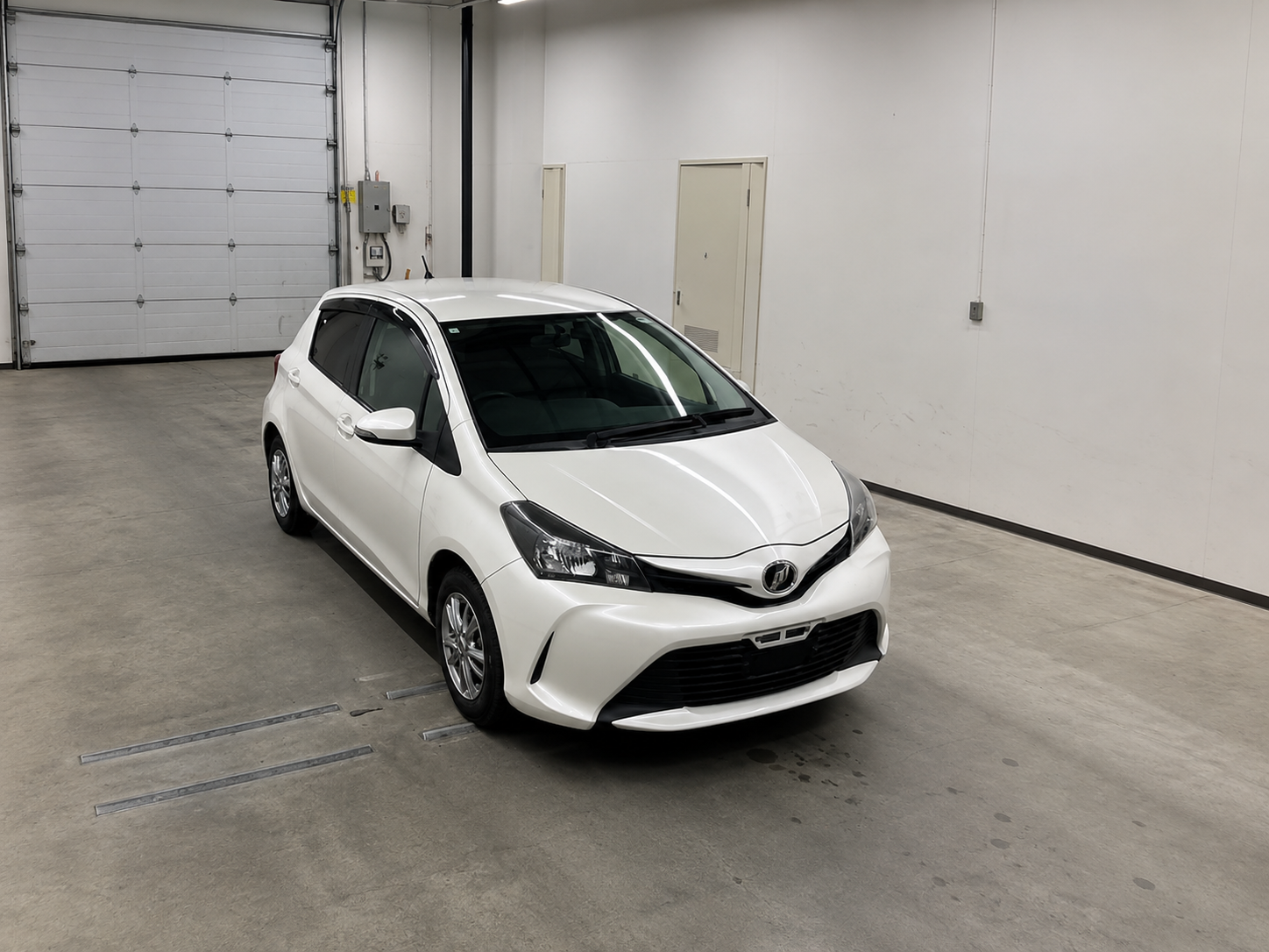 TOYOTA VITZ F