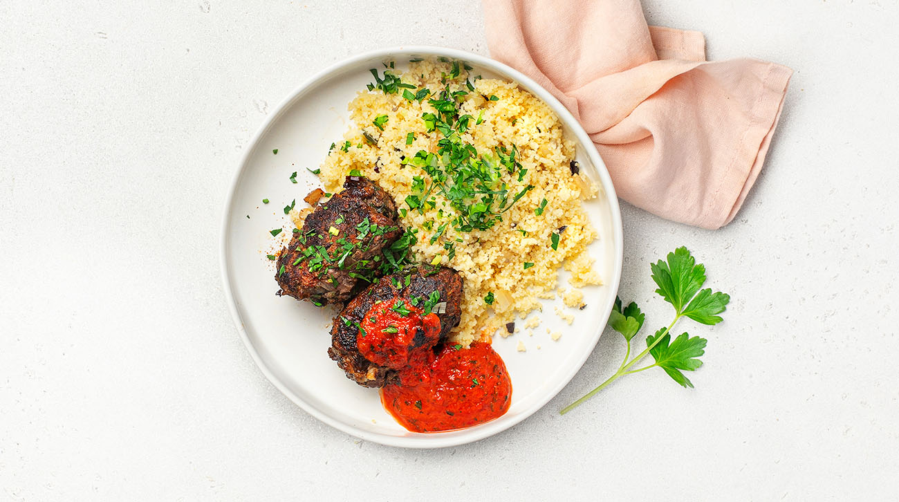 Кебабы из говядины с домашней аджикой и кускусом
