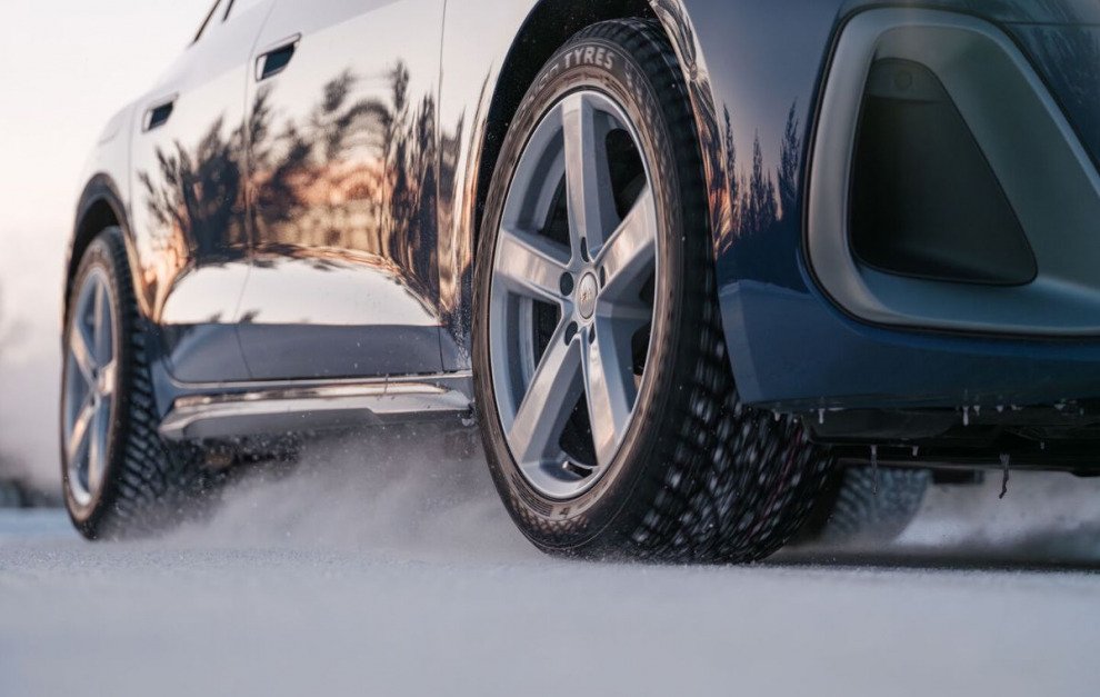 Новая эра зимнего вождения. Nokian Tyres представила шины с выдвигающимися шипами